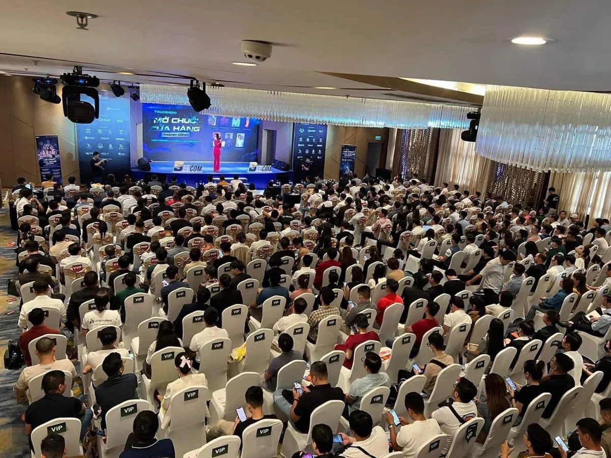 Hội trường talkshow Mở chuỗi cửa hàng thành công kín chỗ