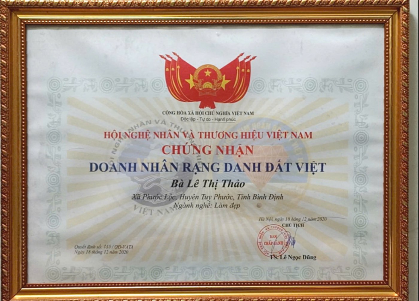 Chứng nhận Doanh nhân Rạng Danh Đất Việt — ngành Làm đẹp
